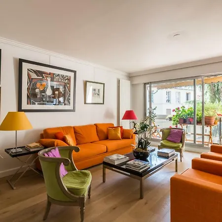 Veeve - An Orange Ember Apartment Paris