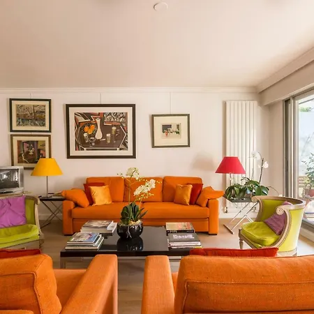 Veeve - An Orange Ember Apartment *